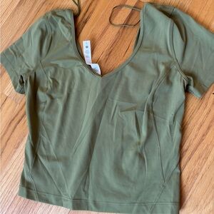 Lululemon t shirt size 6